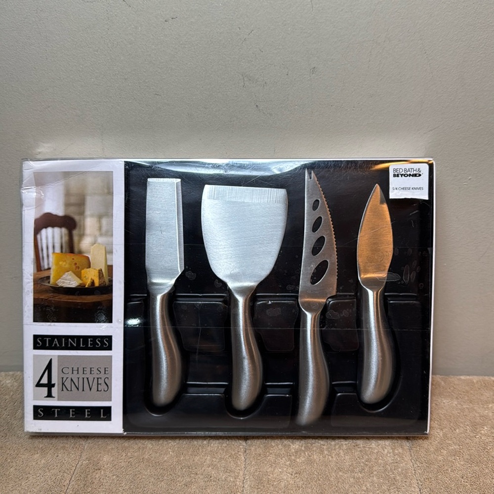 BED BATH & BEYOND cheese knives